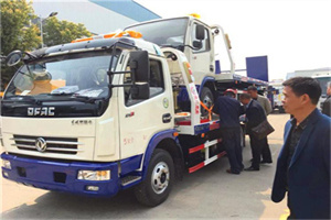 泗洪汽车道路救援拖车价格